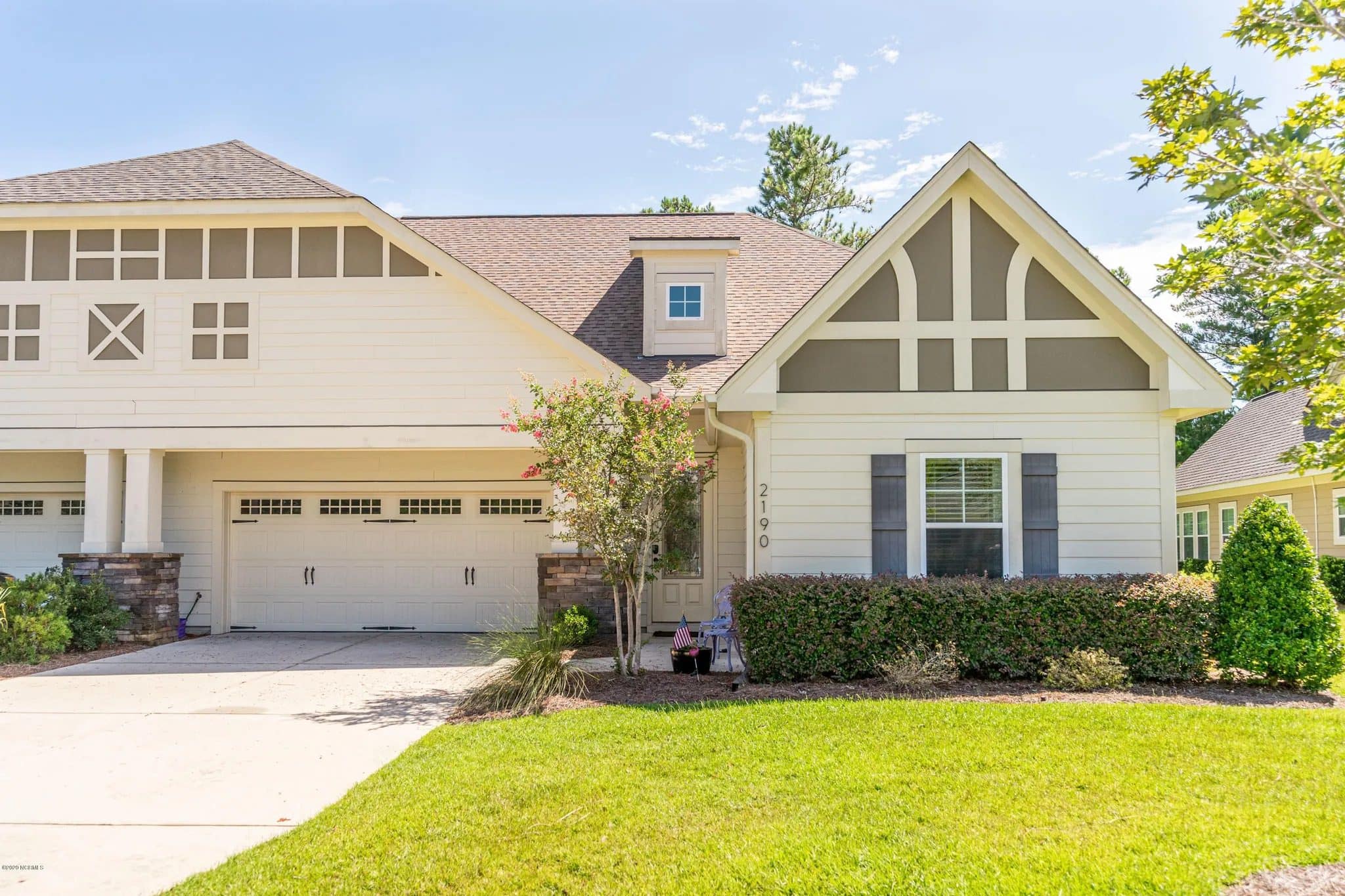 Charming Craftsman Duplex House Plan with Smart Single-Level Layout (12)