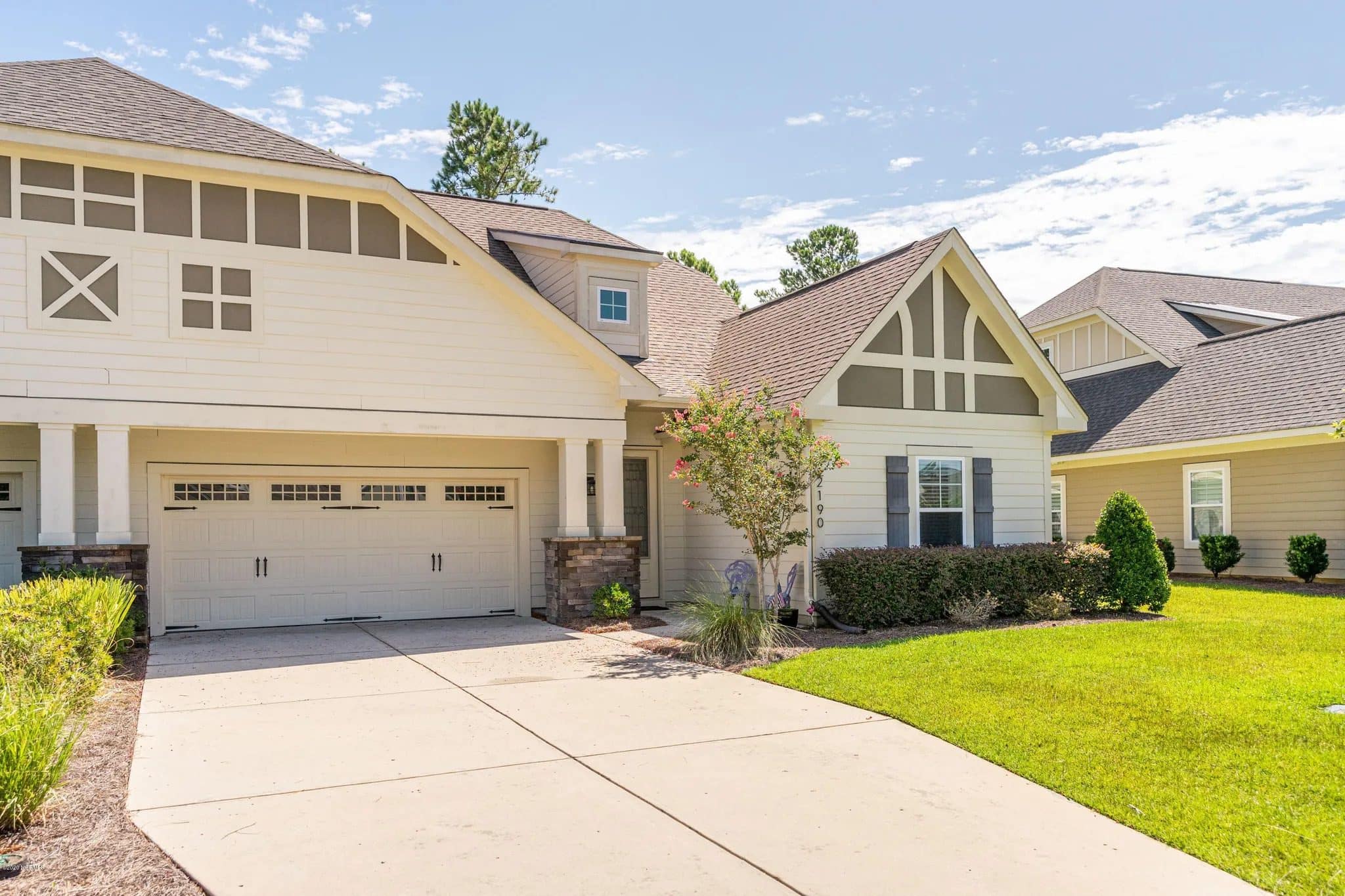 Charming Craftsman Duplex House Plan with Smart Single-Level Layout (13)
