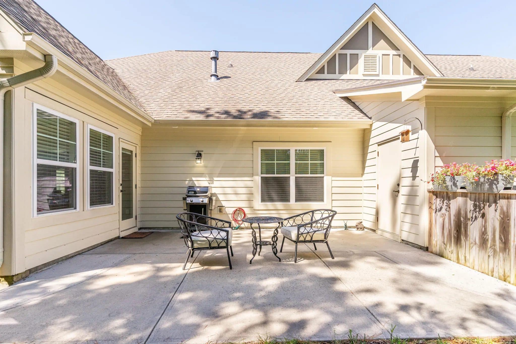 Charming Craftsman Duplex House Plan with Smart Single-Level Layout (17)