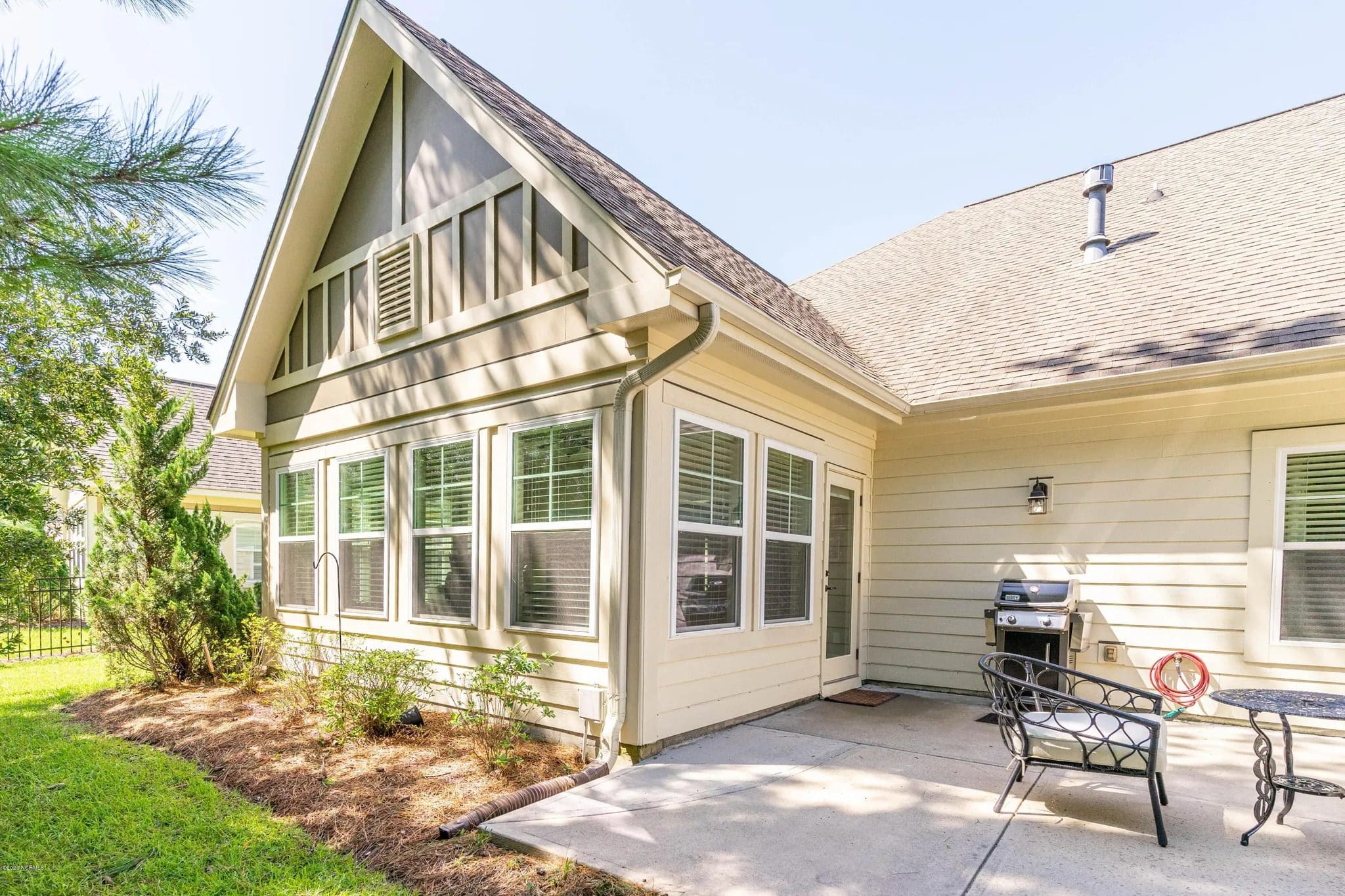 Charming Craftsman Duplex House Plan with Smart Single-Level Layout (3)