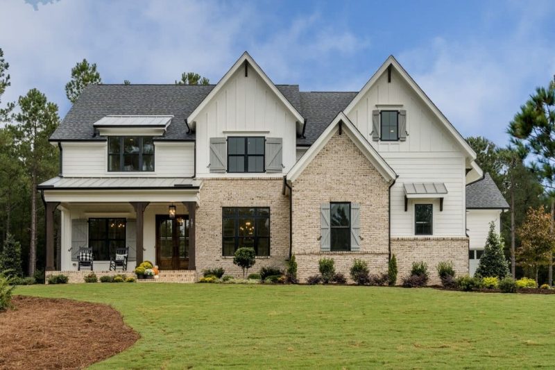 Craftsman Home Plan with Spacious Floor Designs & Blueprint