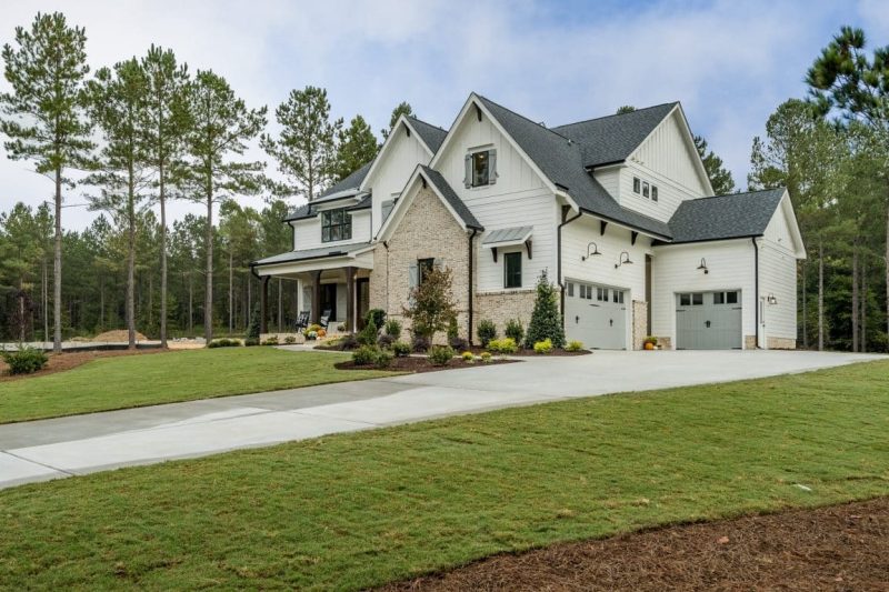 Craftsman Home Plan with Spacious Floor Designs & Blueprint