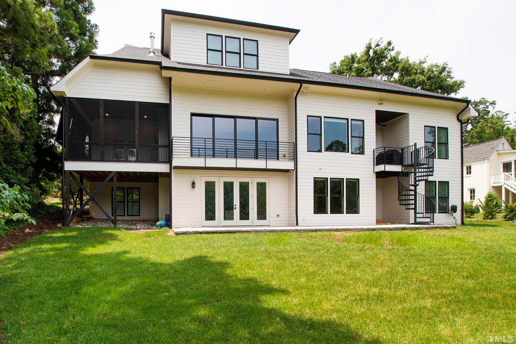 Elegant Two-Story House Plan with Modern Architectural Designs