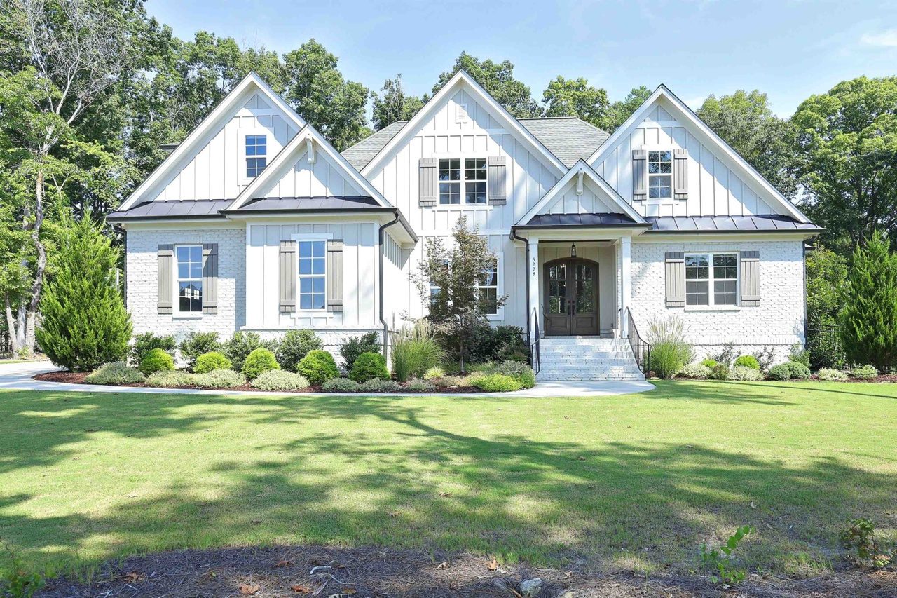 Modern 2-Story House Plan with Open Floor Layout and CAD Blueprint