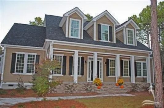 Spacious 2-Story House Plan with Traditional Southern Charm