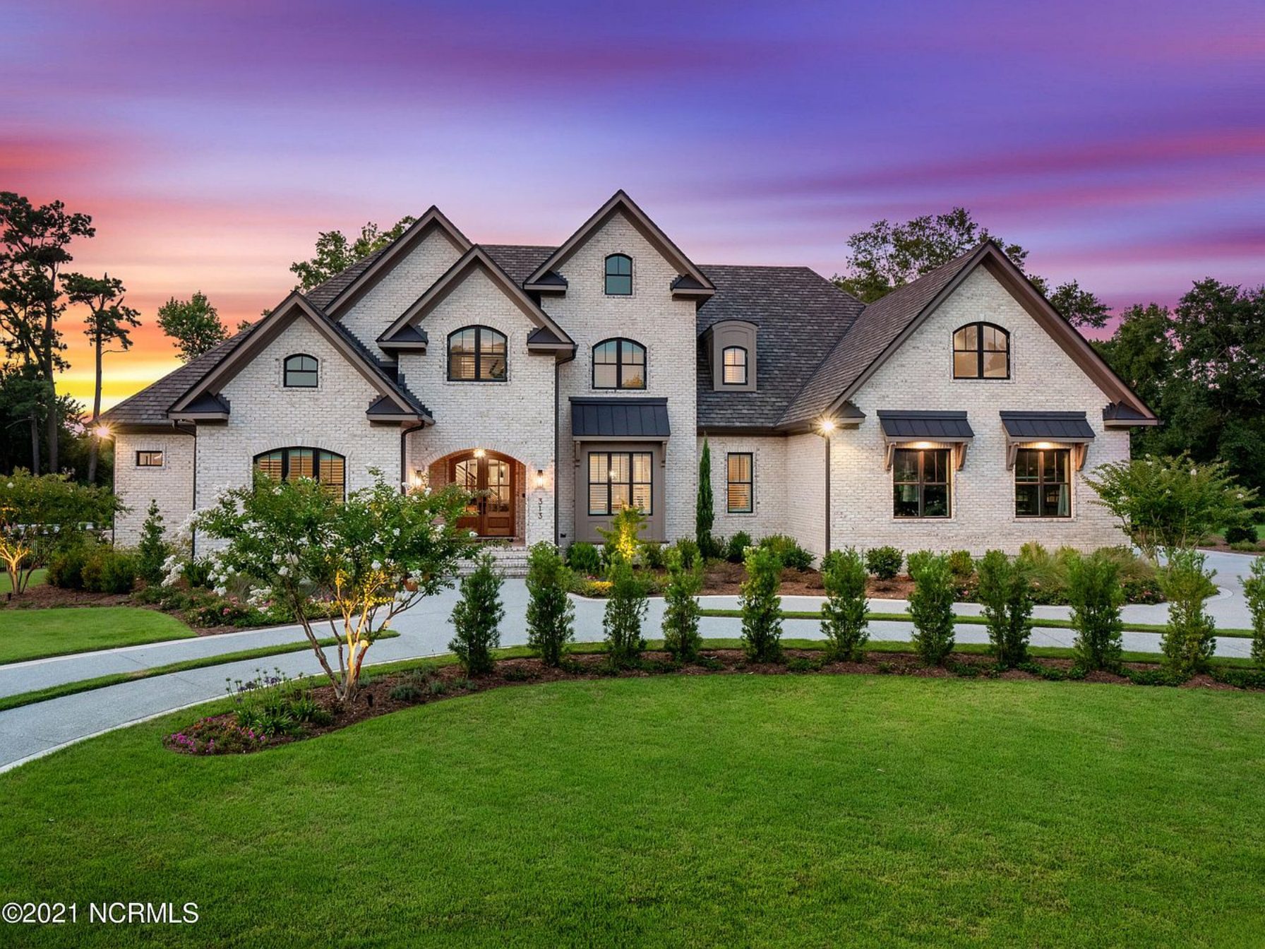 Elegant-Home-Plan-with-Detailed-Architecture-and-Floor-Designs