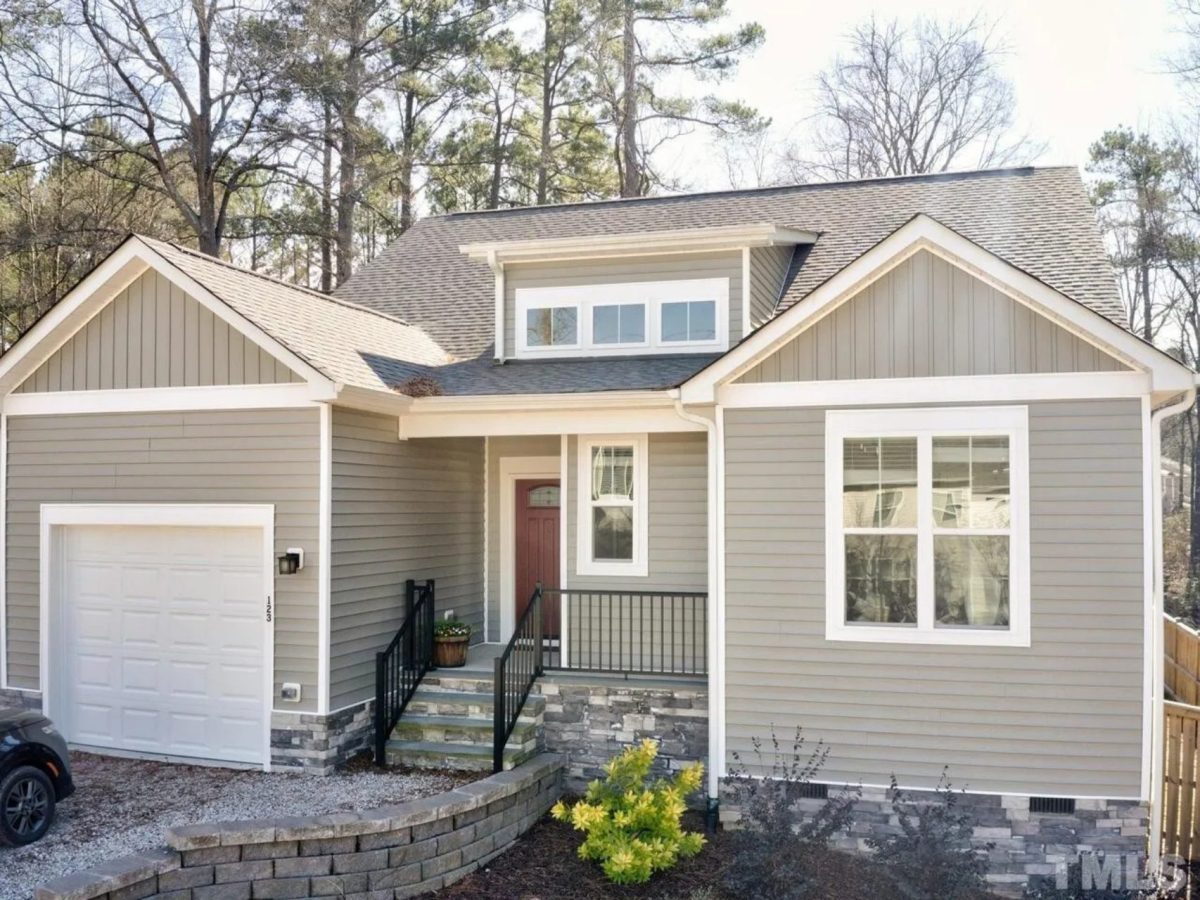 Beautiful-Craftsman-Home-Plan-with-Spacious-Floor-Design