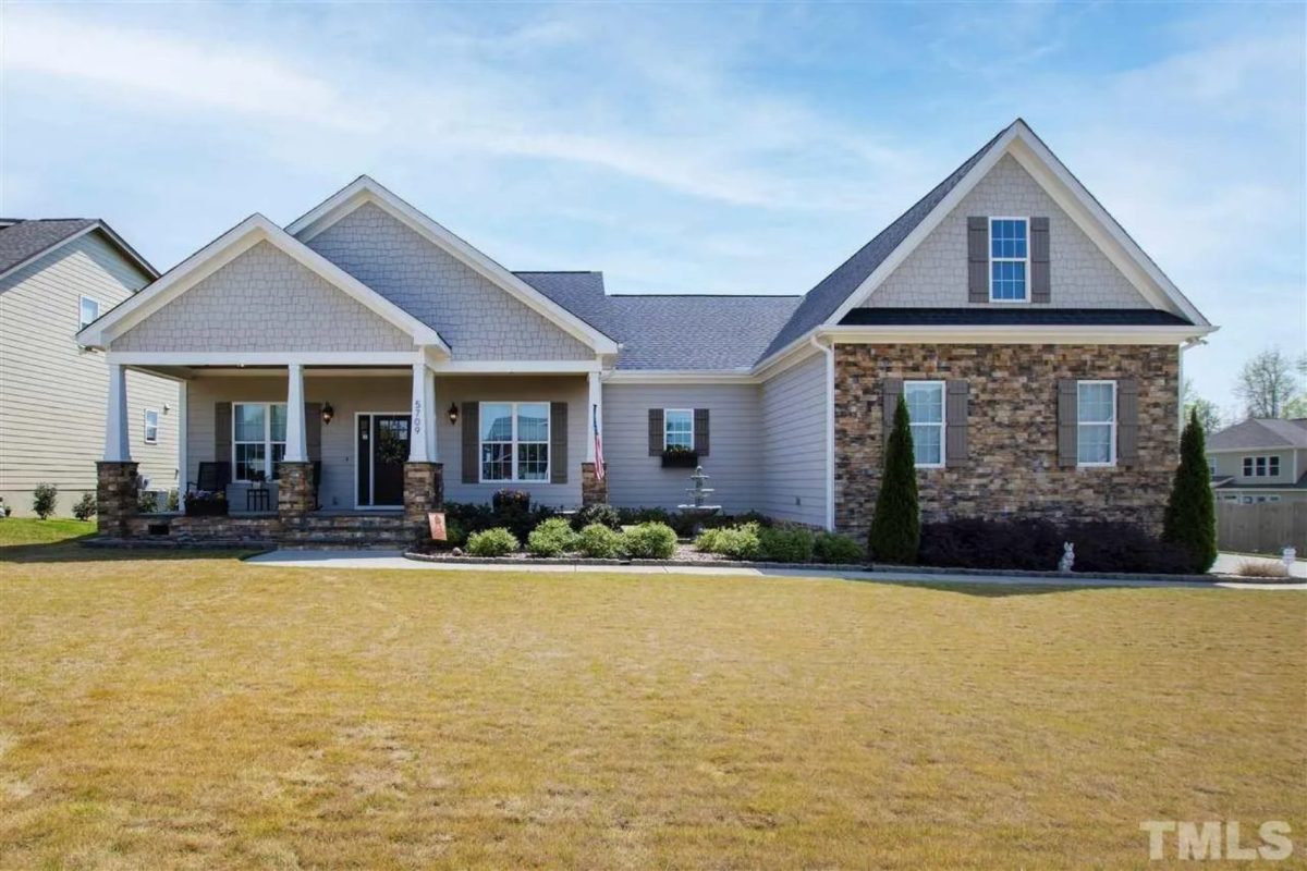 Spacious-3-Bedroom-Home-Plan-with-Blueprint-and-CAD-Designs (1)